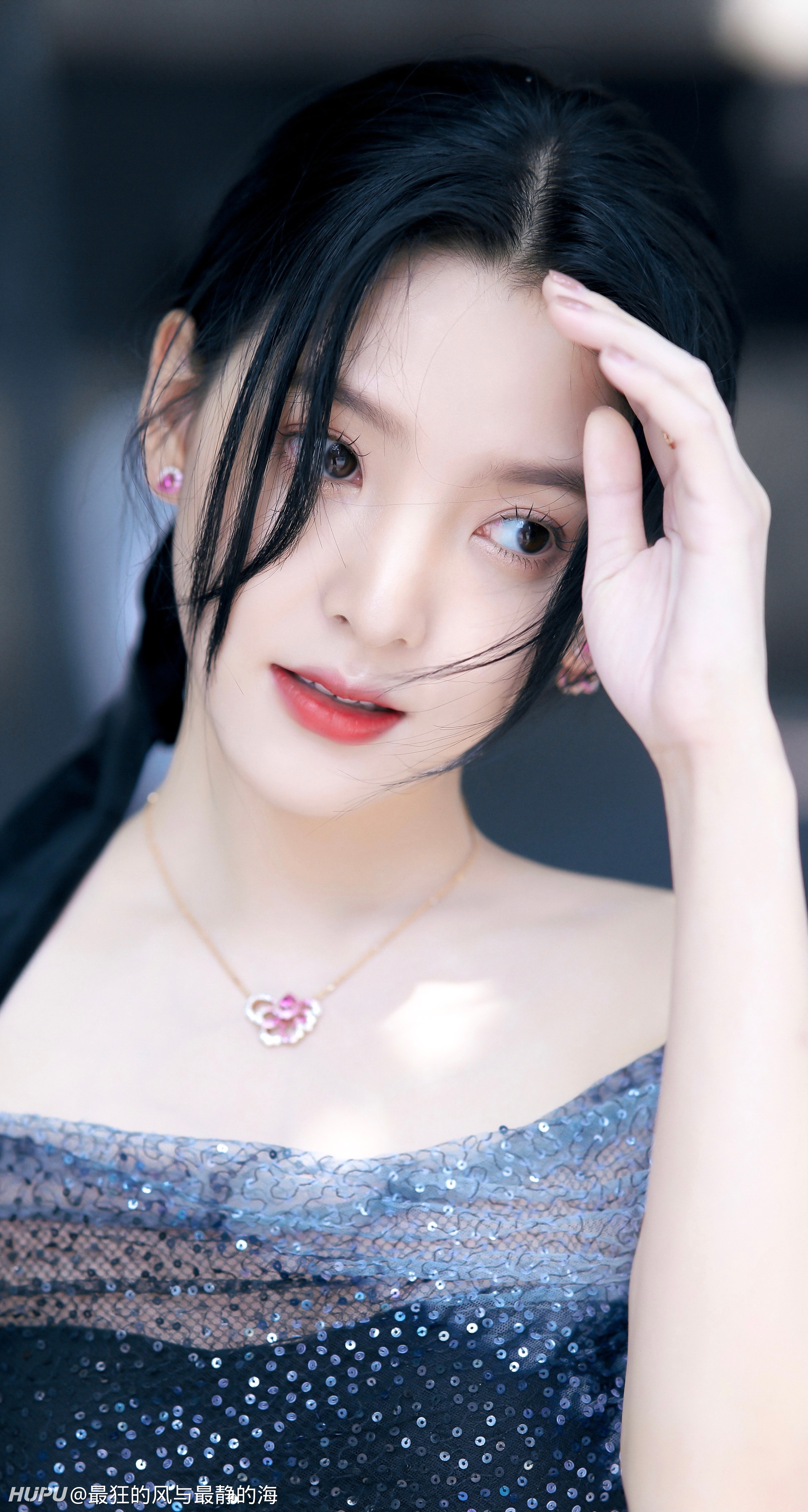 章若楠星光璀璨抹胸裙这身材大家给几分