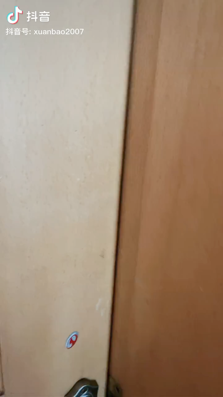video-poster