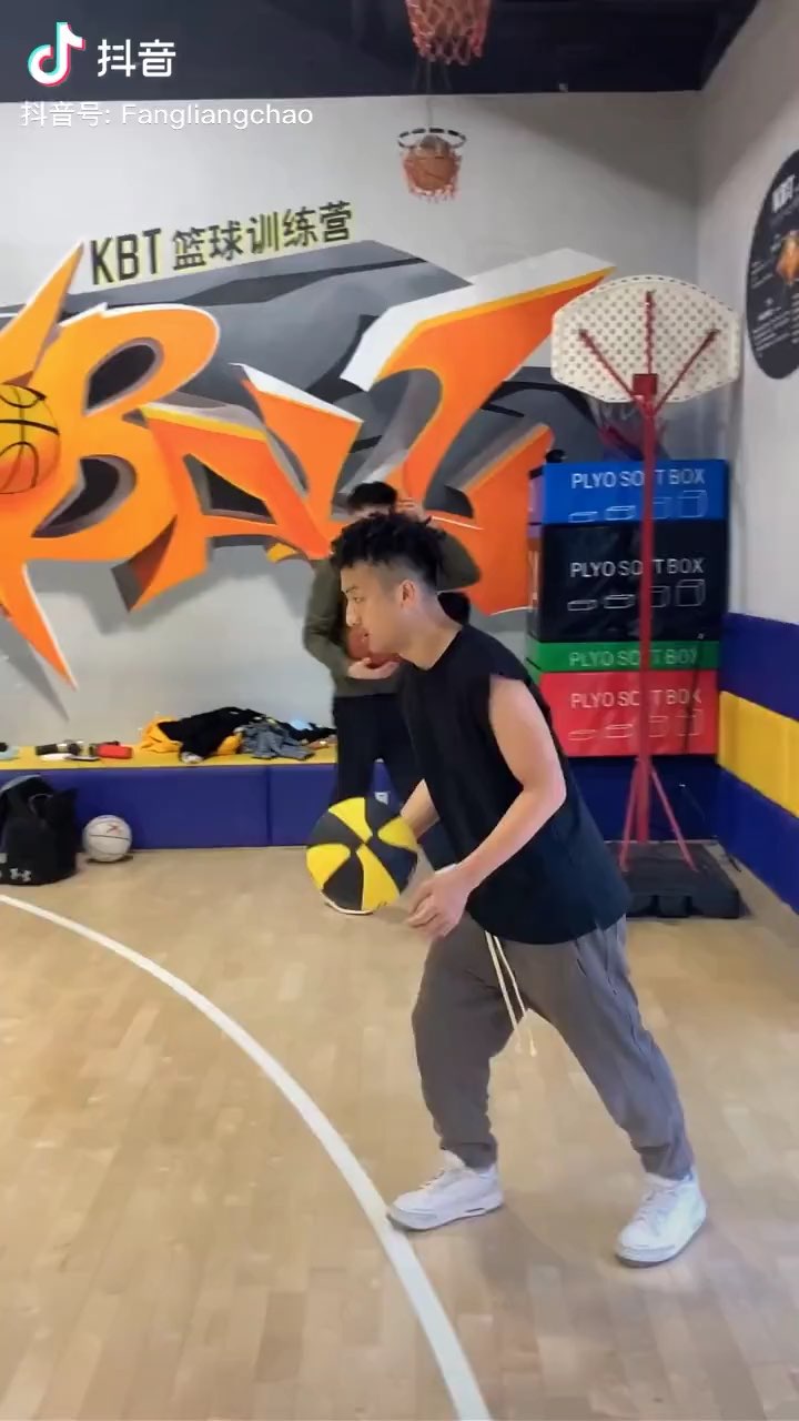 方良超史上最强硅胶上篮比之前的还卧槽
