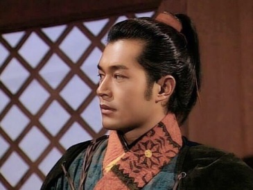 《寻秦记》项少龙嫌古代衣服太热,把自己的短袖t恤都给穿出来了!