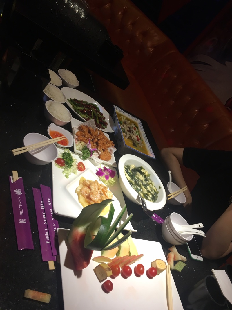 县级市,这个ktv套餐不到200什么水平?