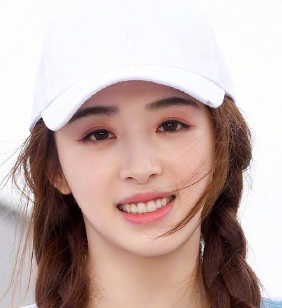 张含韵笑的真好看