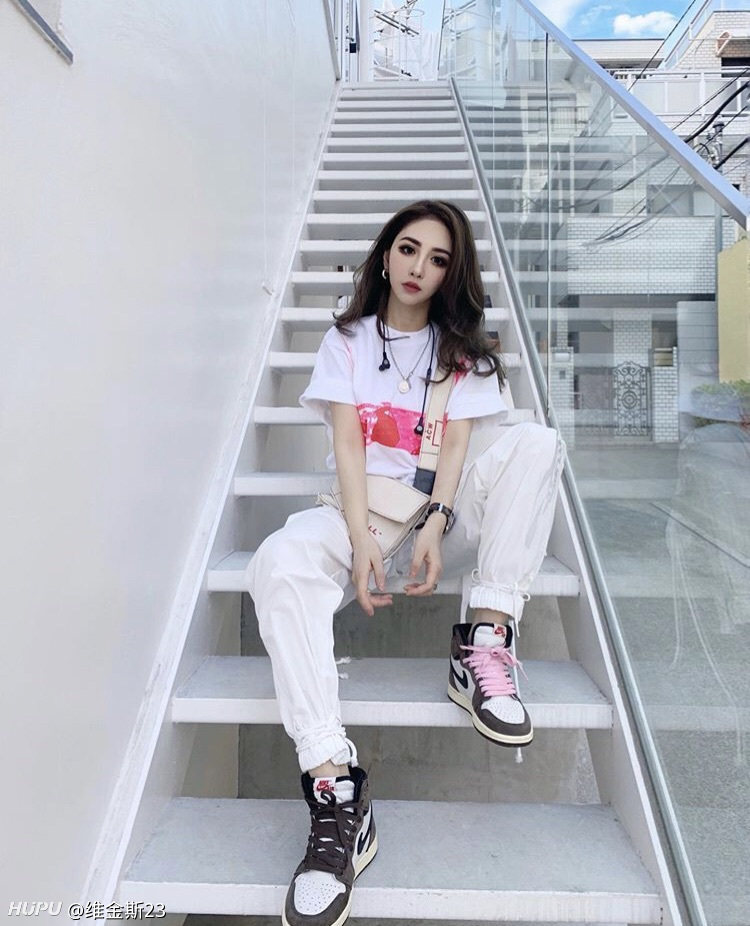 爱穿篮球鞋的女生,喜欢吗?