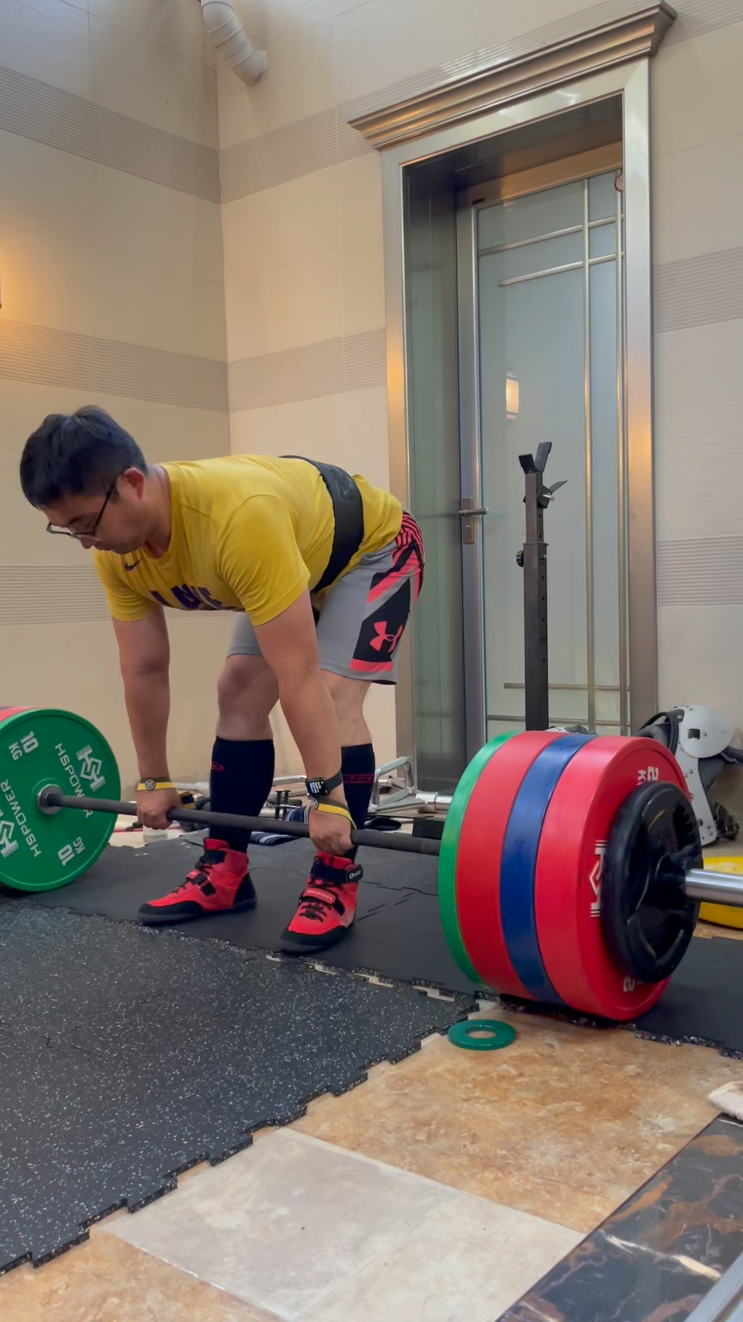 传统相扑混合硬拉日