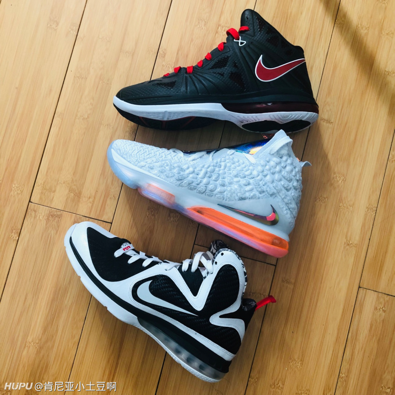 反光的鞋舌设计,加上类似设计图样式的狮子头,感觉这个配色有一点前几