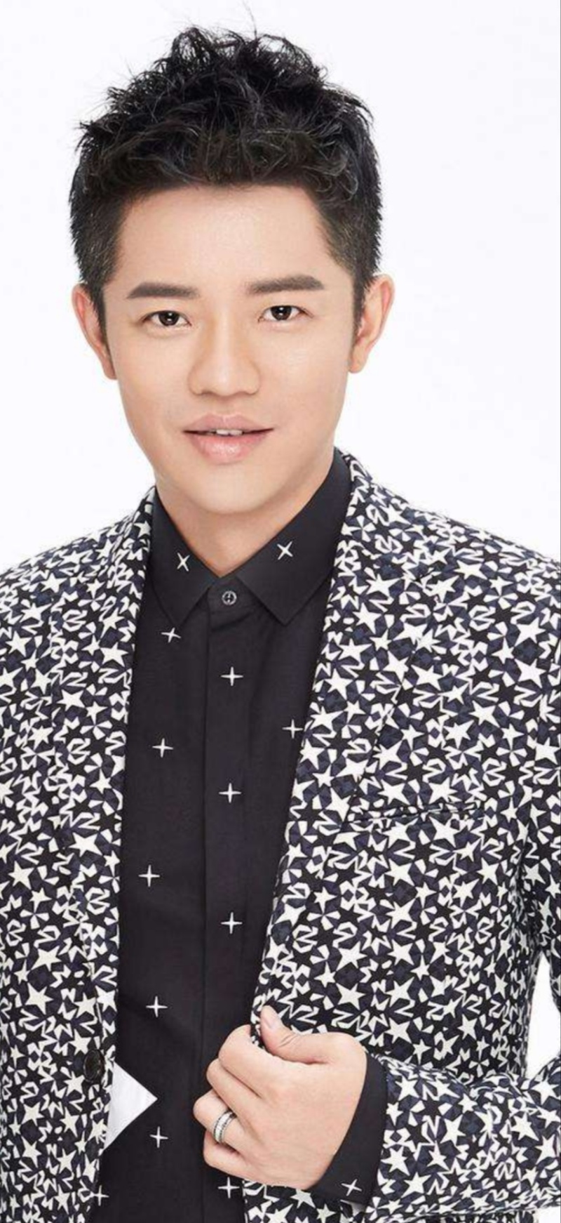 cctv厂牌   央视指定rapper  地上说唱皇帝  aka草原悍匪 phoenix