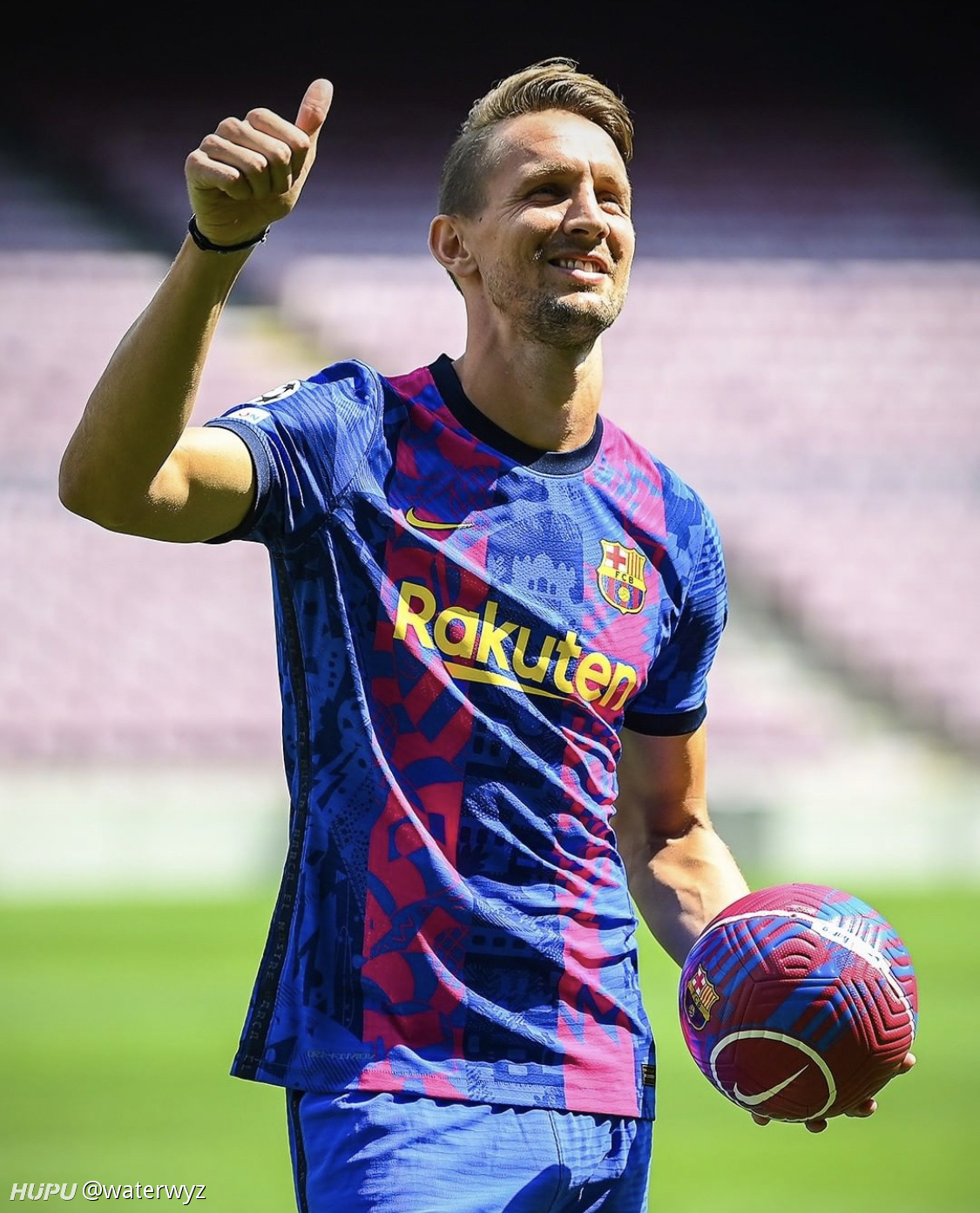 吕克德容亮相诺坎普你认为新赛季他能为巴萨打入多少进球