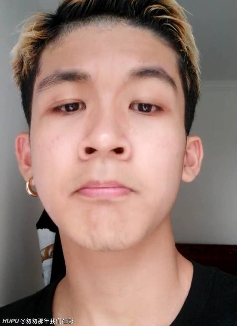 大家看看我这张直男自拍照什麼水平.