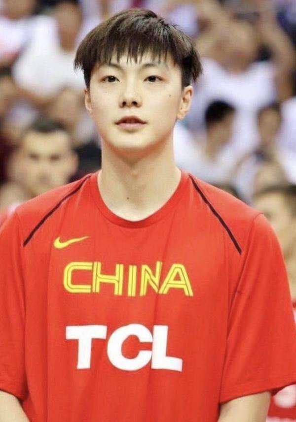 没人吐槽过胡明轩的发型吗?-cba-cba专区-虎扑社区