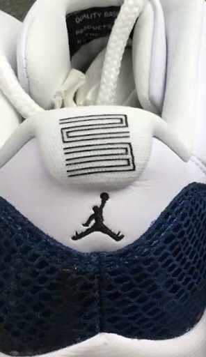 aj11白蛇这样是正常的吗?