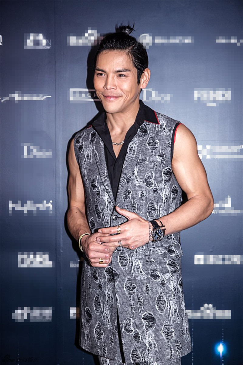 向佐代言费两年多少