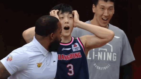 杜锋发布会视频球员非常年轻对大家的表现非常满意