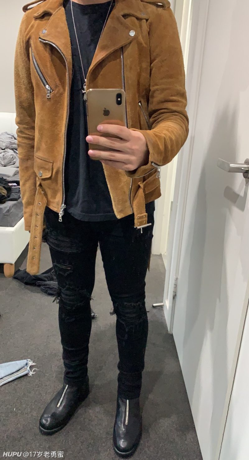 这件amiri皮衣我会单独拿出来做一期视频讲解的 实在是太好看了
