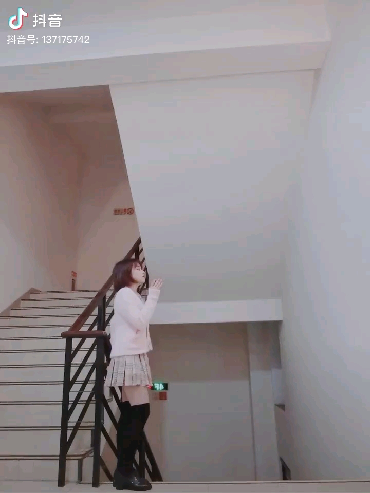 来听面包妹黄霄云黄霄云的绝美吟唱圣女颂