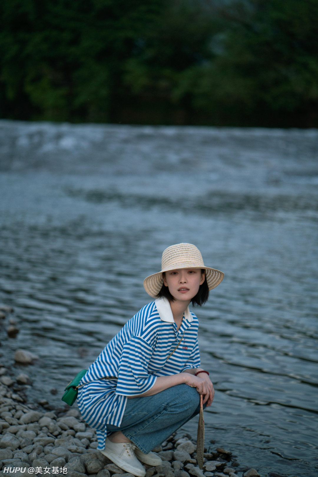 倪妮夏日山野写真