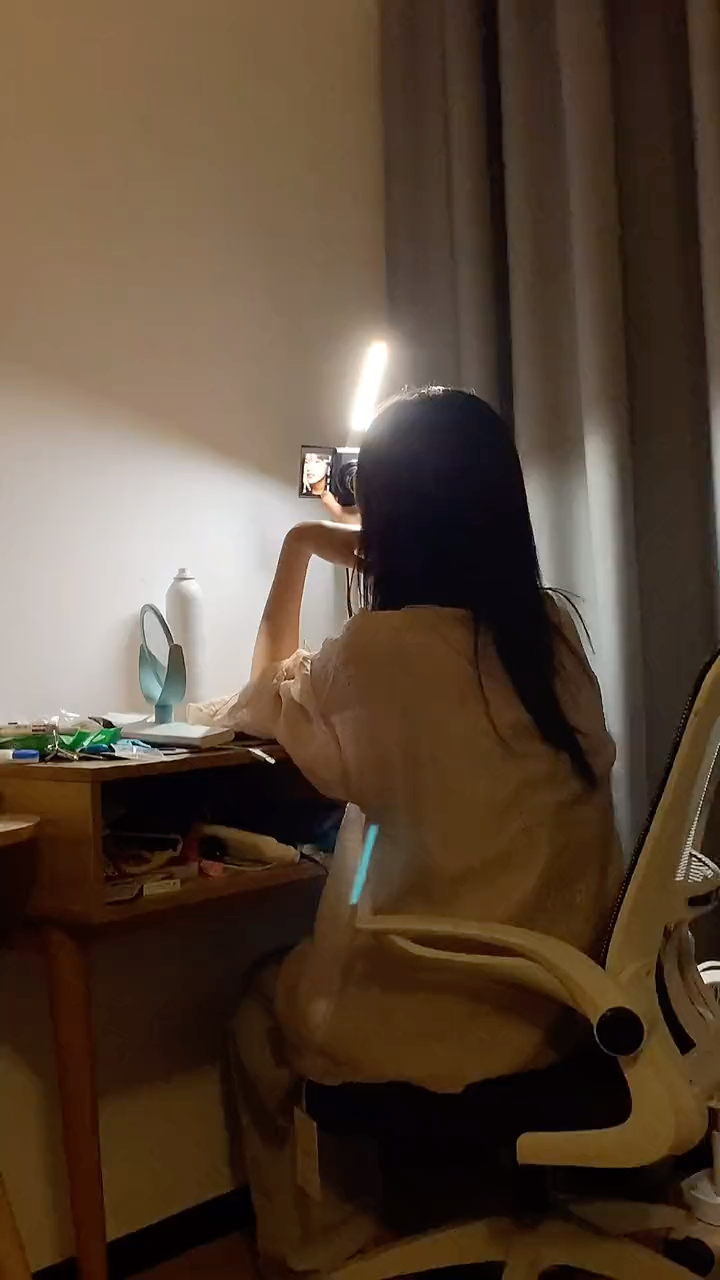 video-poster