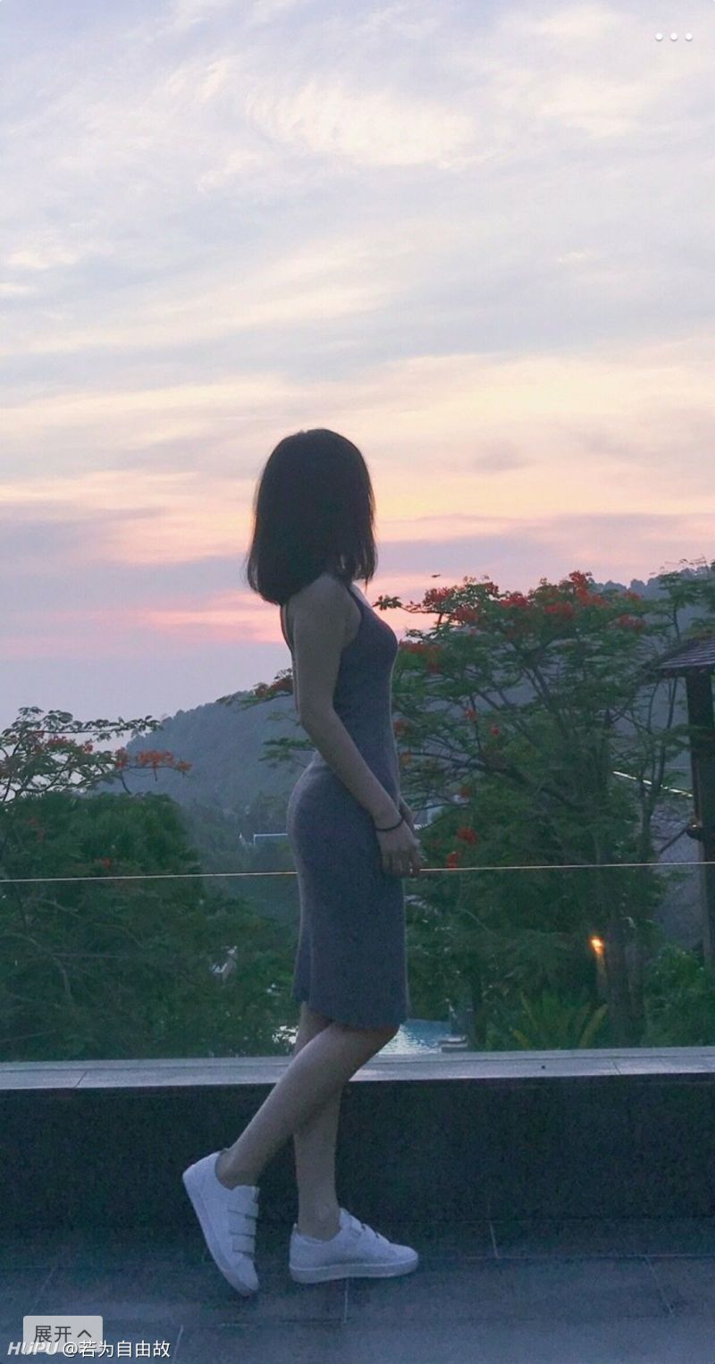 旅游中,侧身照.