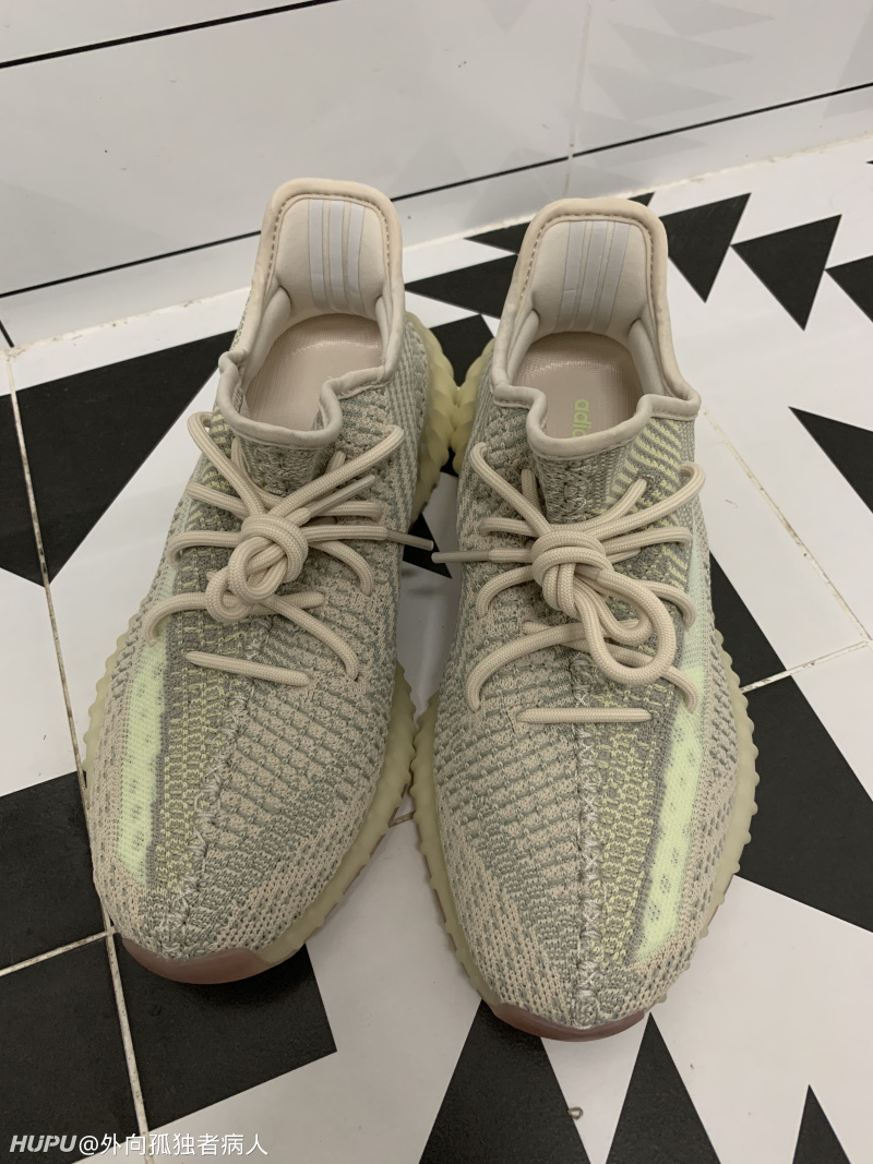破发价的yeezy350 拼接 终于到了