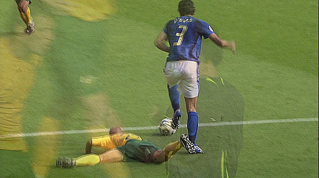 回看06年世界杯格罗索"立功"的点球,是不是有很大的"跳水"嫌疑?