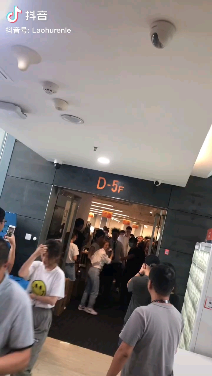 video-poster