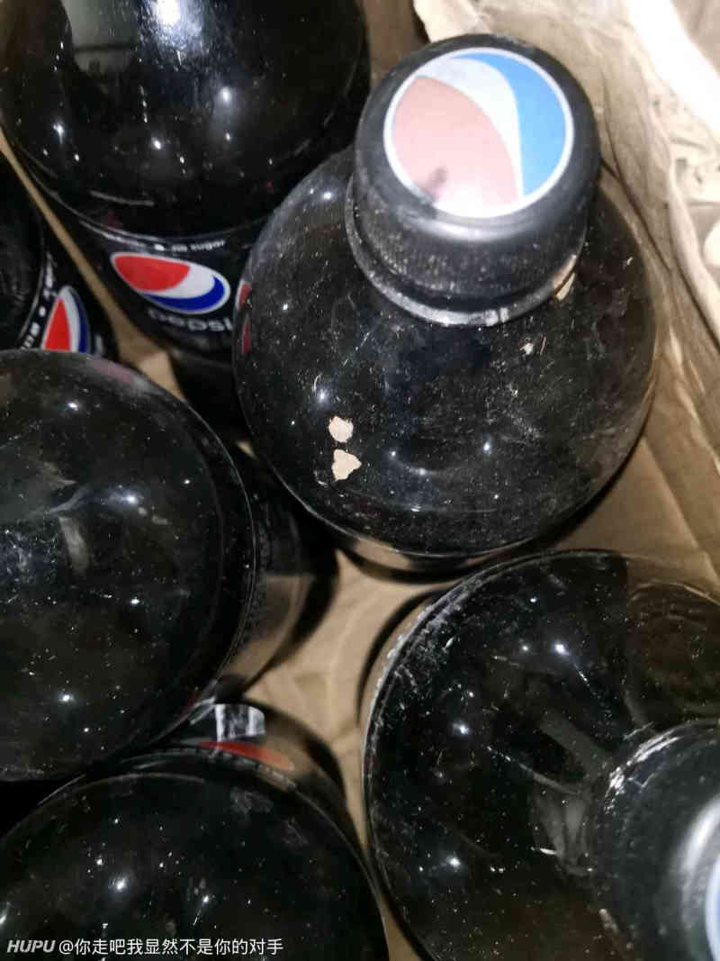 兄弟们 买无糖可乐发出来的产品都是旧的 全是灰尘和划痕 瓶盖颜色都变了 能索赔吗 虎扑