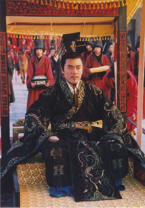 如果把 秦始皇 刘彻 曹操 李世民 朱元璋 关在一起,只能活一人,谁能活