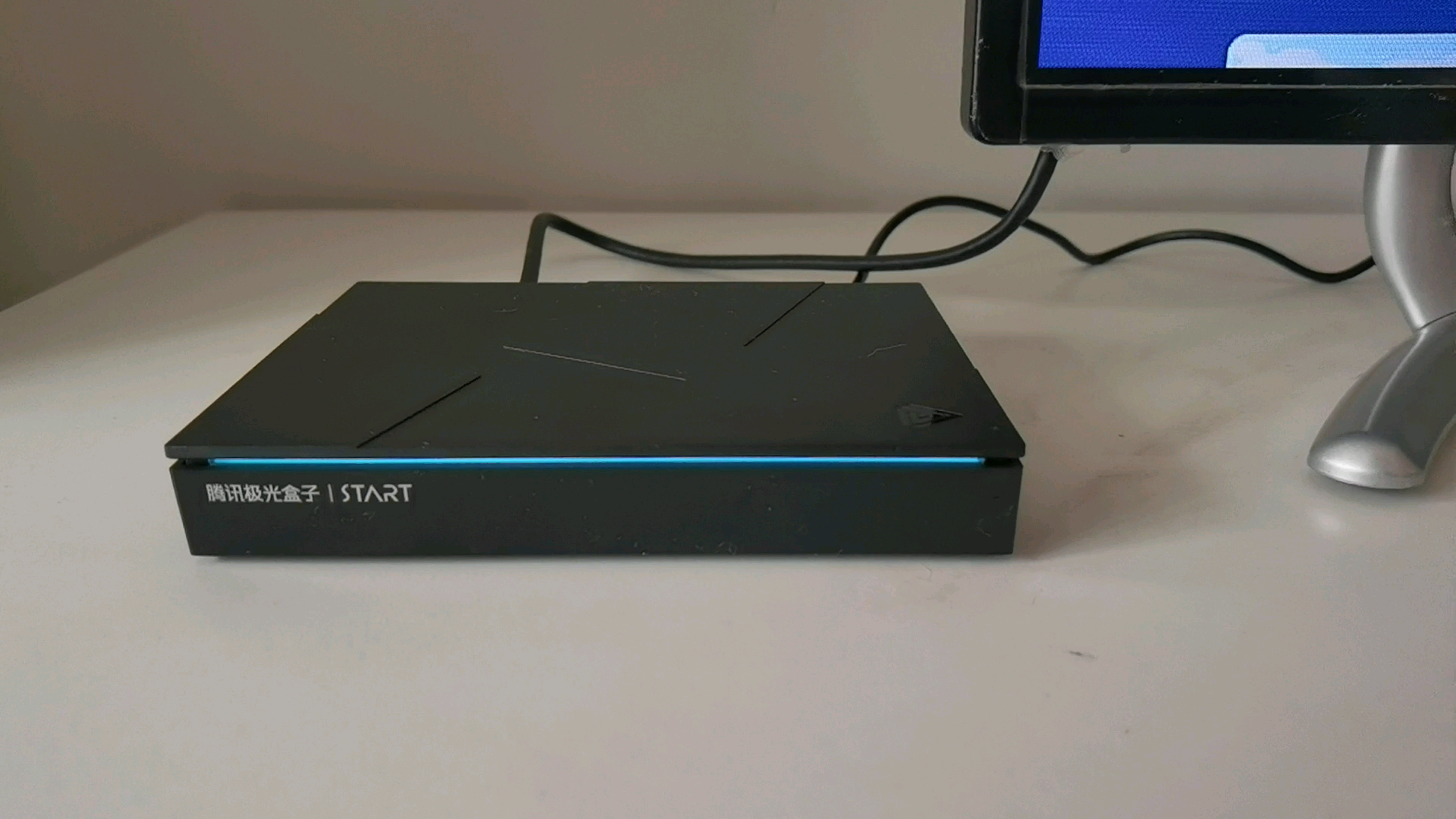 腾讯极光盒子3prostart定制款玩游戏实况