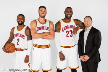 詹姆斯2003年体测赤脚身高201295臂展213995站立摸高269875体重111