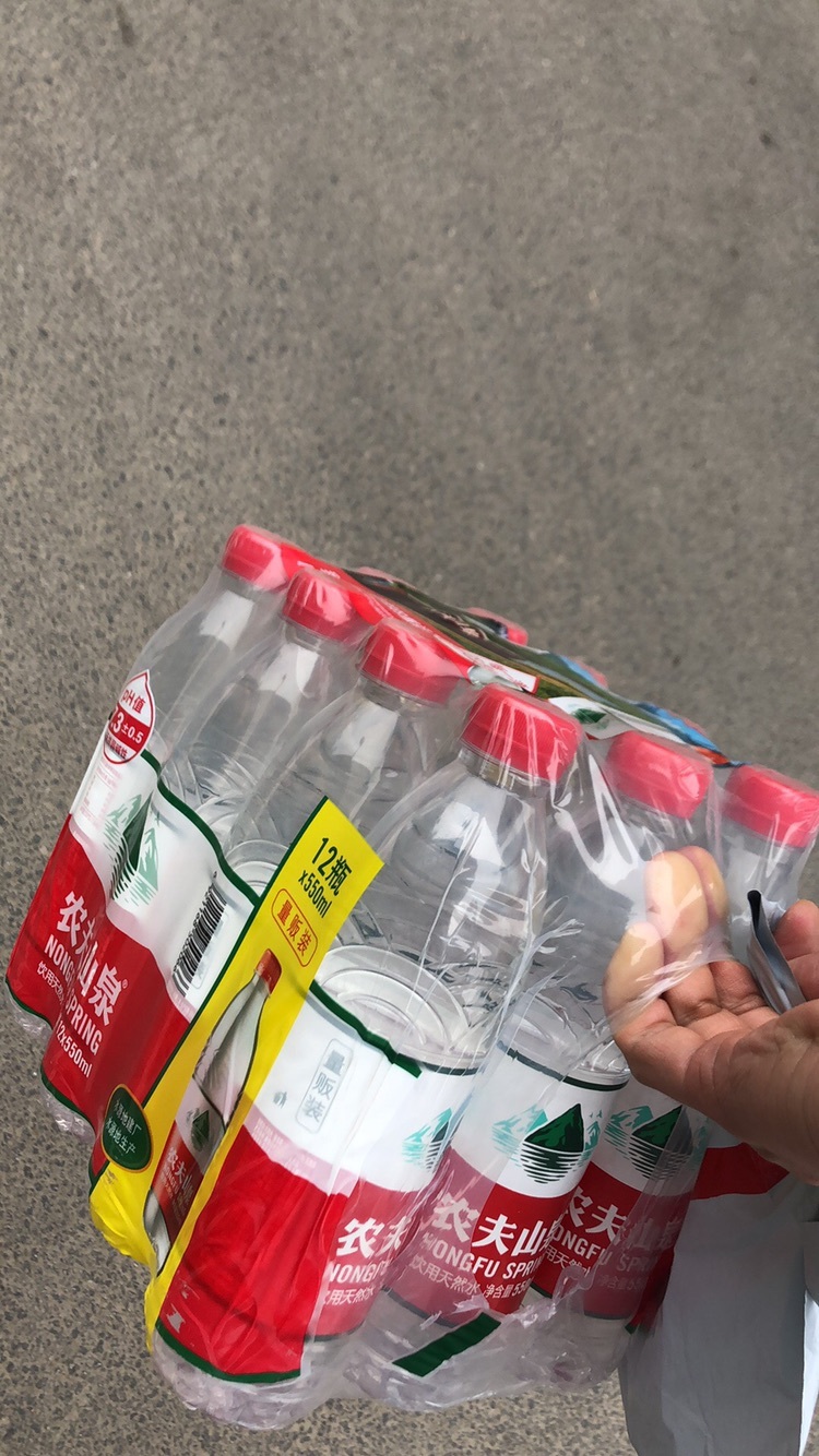 农夫山泉矿泉水6块钱12瓶,感觉还可以啊!