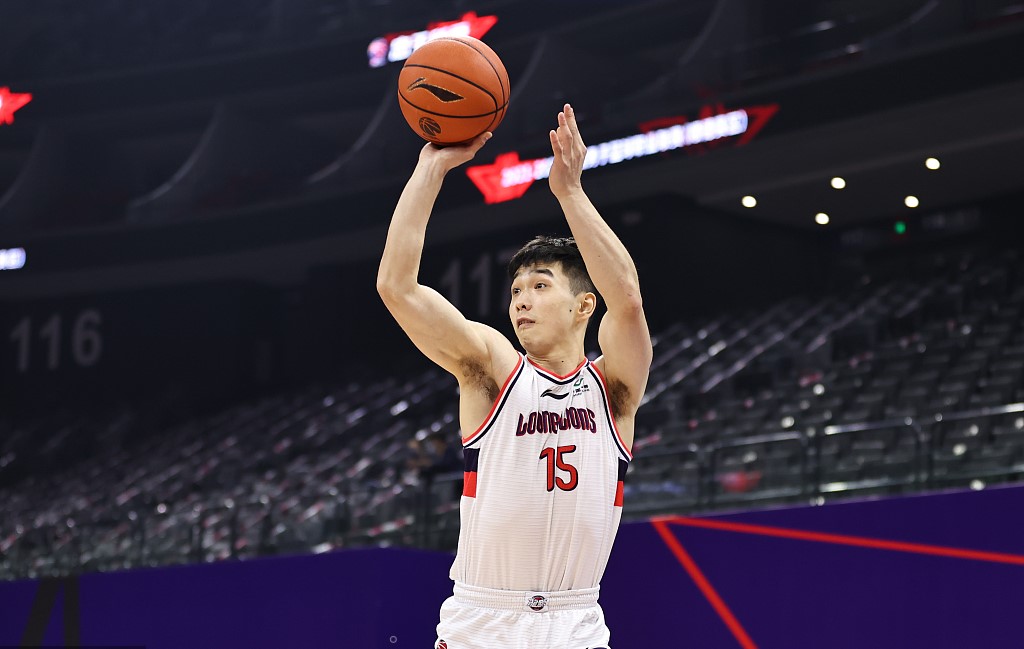 广州队球员佟佳俊晒训练视频新赛季从现在开始