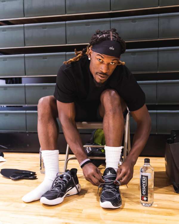 流言板巴特勒晒训练照生命中的又一天