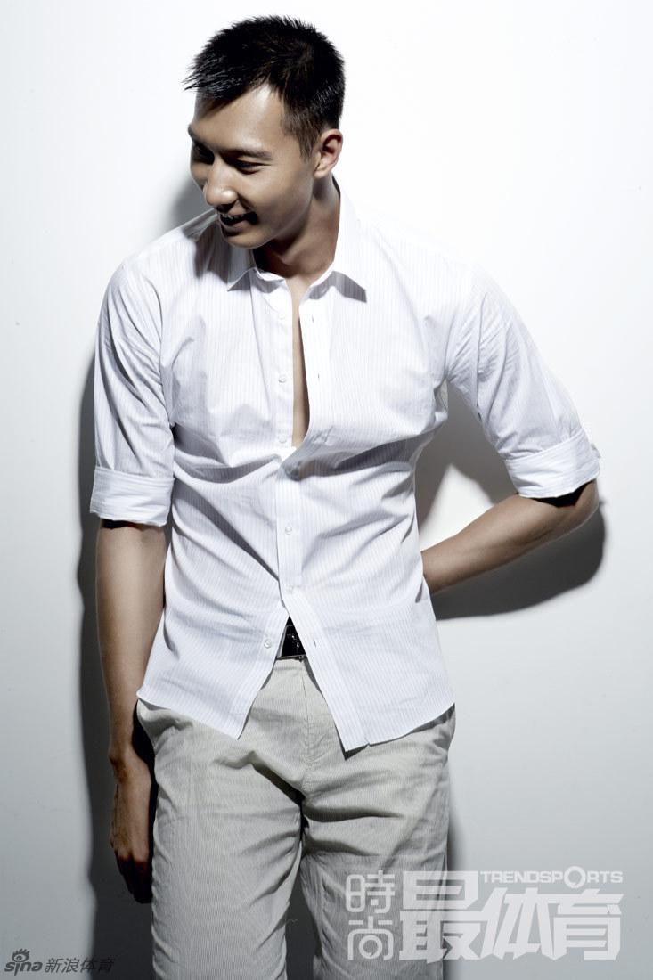 【图客团】易建联《时尚最体育》型男写真
