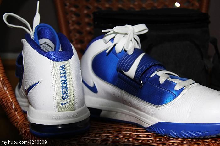 爽,再次买这双鞋的原因很巧,是因为我想在淘宝搜一双勒布朗4代(正代)