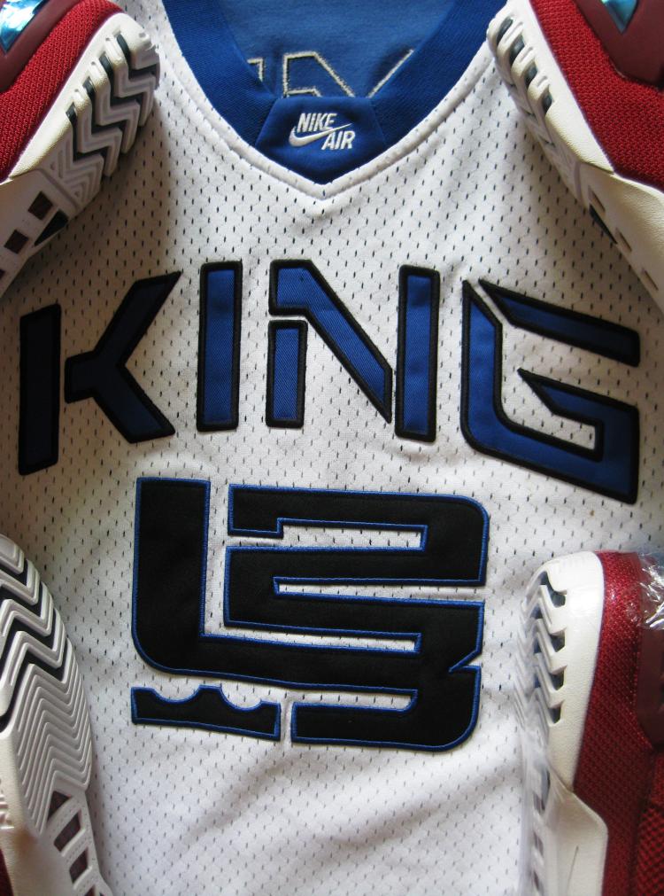 詹姆斯king james之more.than.1st .game,限量air zoom generation 1